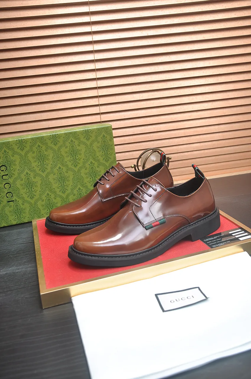 Men's shoes💰540💶Italy's top luxury men's shoe giant (GUCCI) (Gucci) (full cowhide lining) new arrival🍃Original European style🔰 Pleasant to the eye😍In order to make the shoes more durable and non-deformable🌀The production continues to follow traditional methods but there is still no lack of innovation💪Choose original sheepskin for the leather♻️ Smooth and natural And extra bright ⭐Made of imported cowhide, the first choice of rich people 38-45 (45 customized)